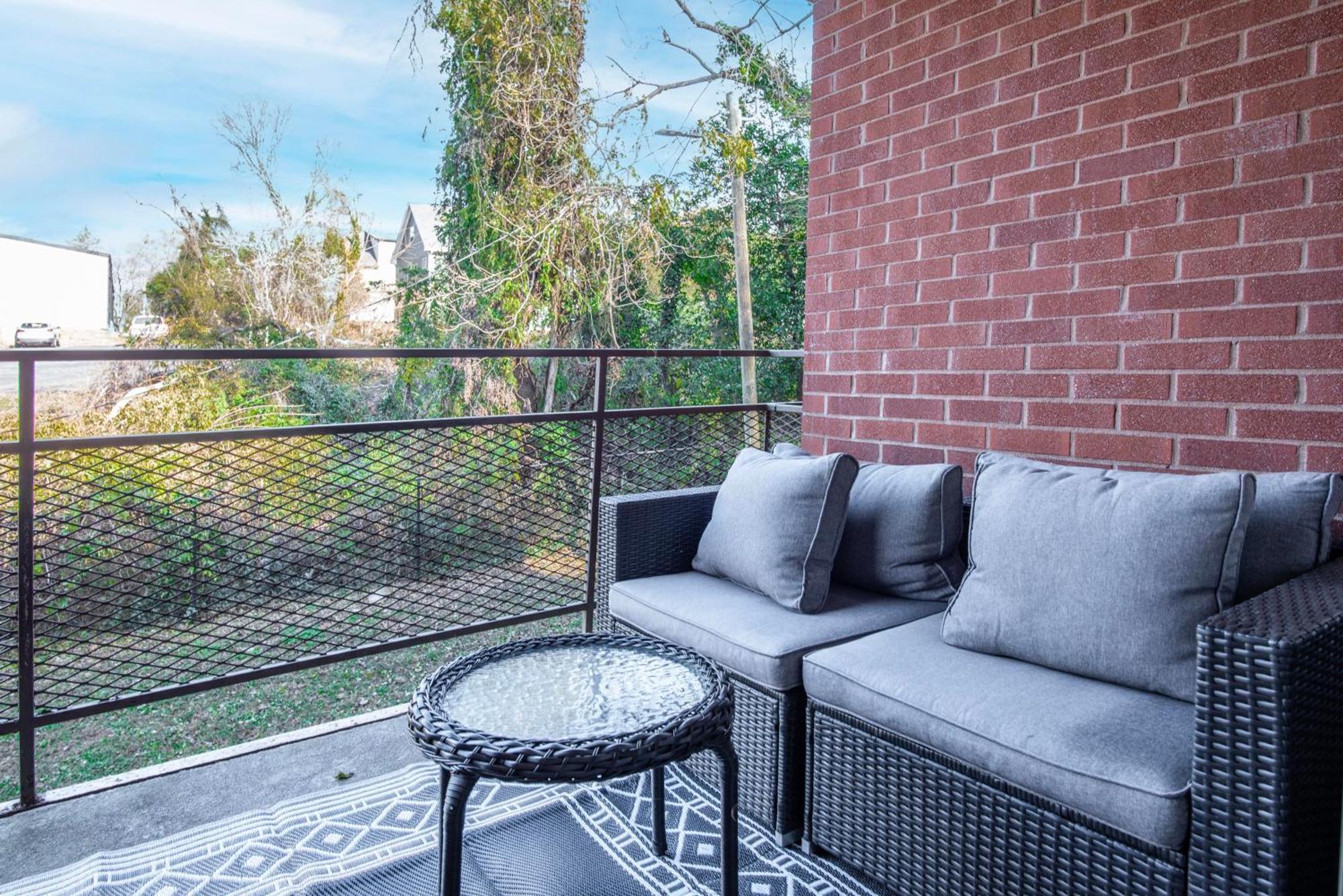 Classic Getaway - 1 Mile Walk To Sanford Stadium! Holiday home *